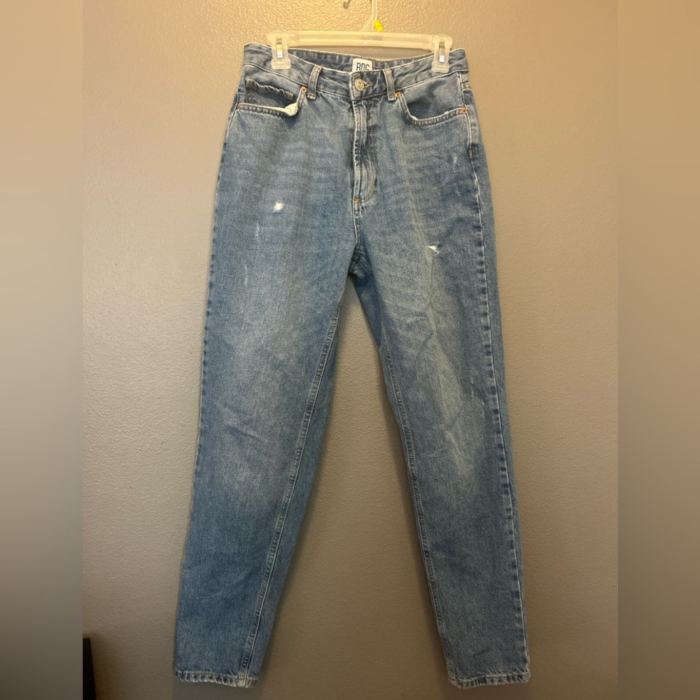 BDG Urban Outfitters Mom Jeans | Size 28 x 31 | Light Wash Distressed